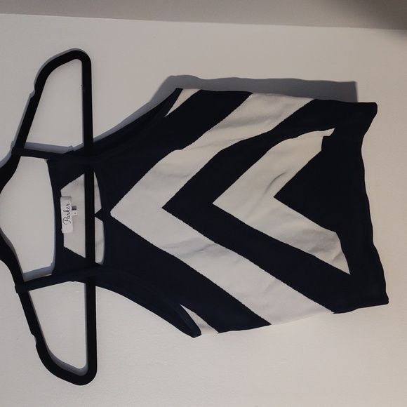 Parker tank top size small #144 - Picture 3 of 3